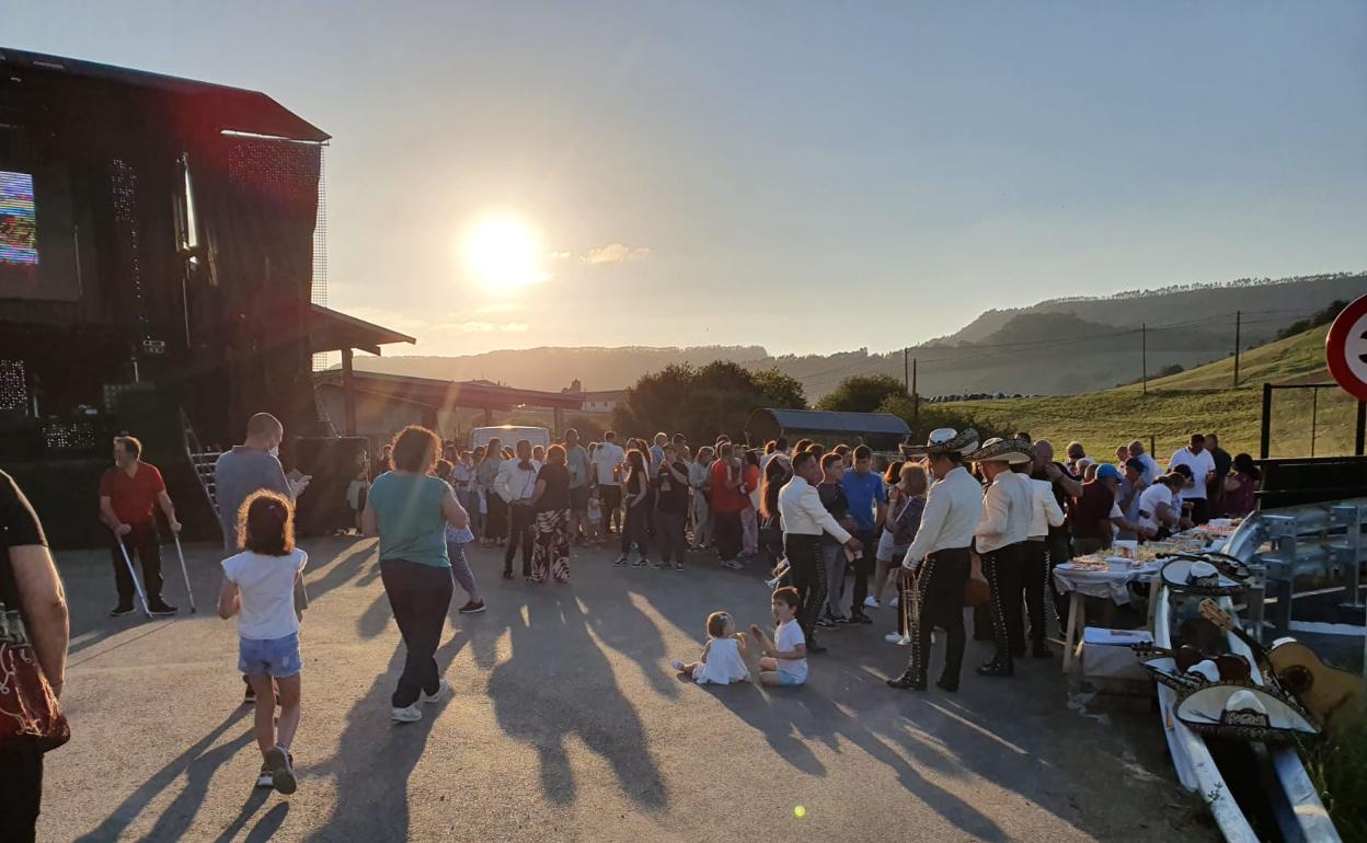 El evento comenzó a las ocho de la tarde y se alargó hasta la una de la madrugada. 