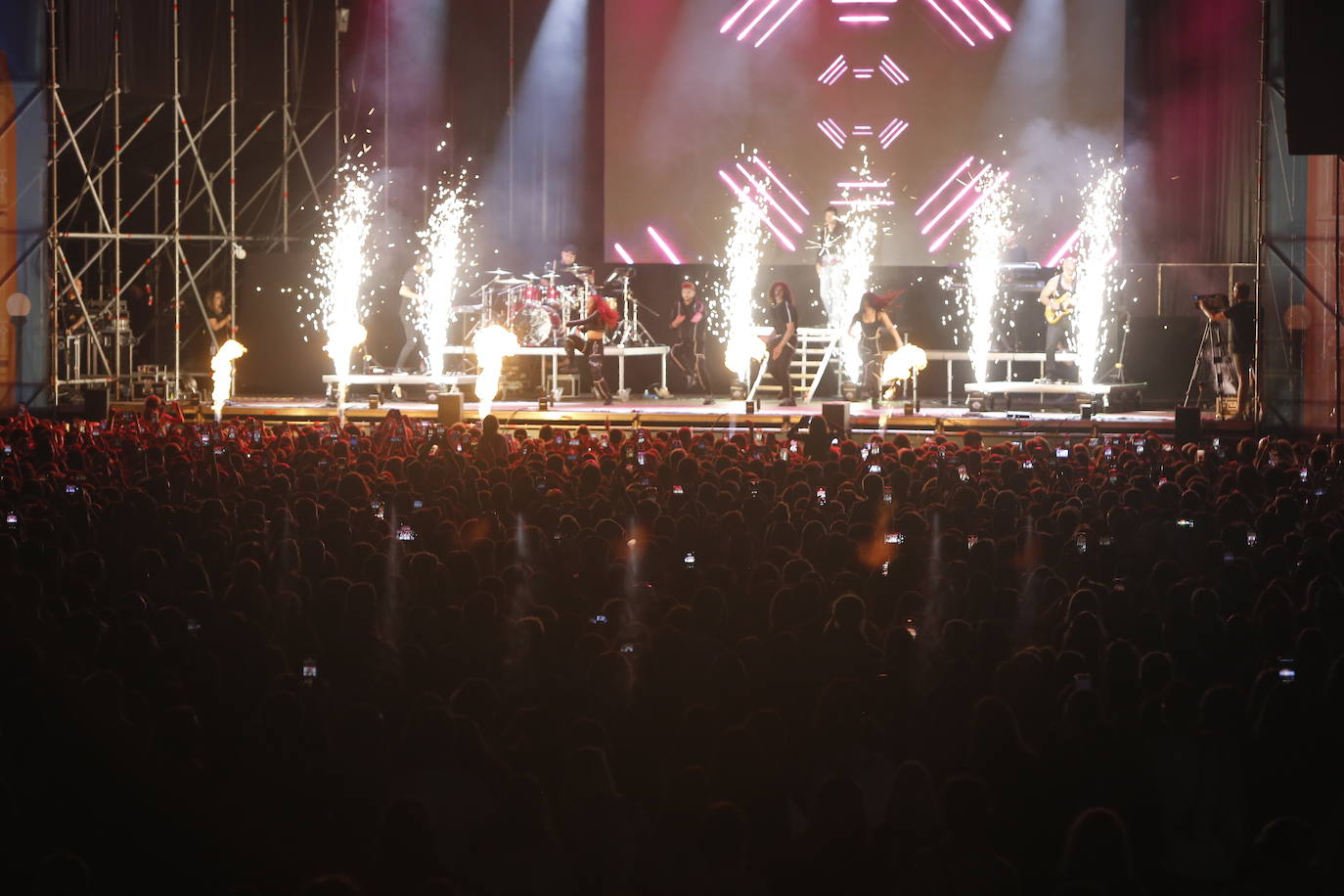 Fotos: Lleno para ver a Morat, Dvicio y Yatra en Torrelavega