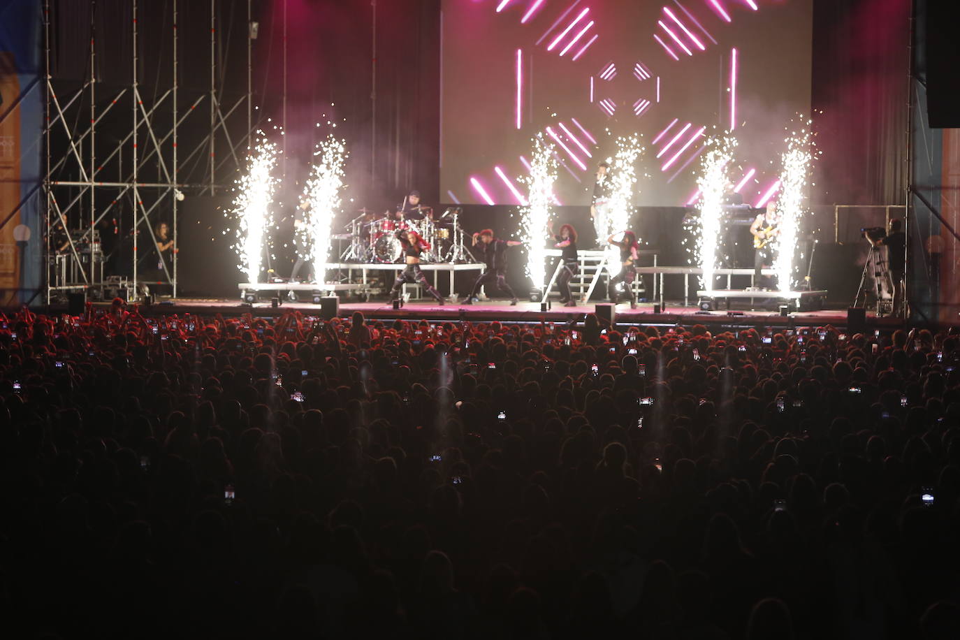 Fotos: Lleno para ver a Morat, Dvicio y Yatra en Torrelavega