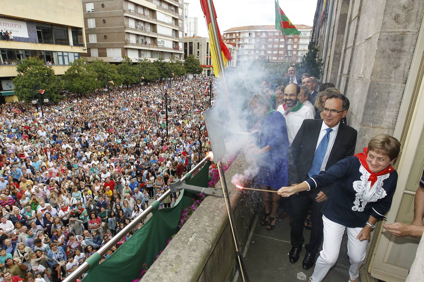 Paz Herrera leyó el pregón y lanzó el chupinazo de la fiestas de Torrelavega de agosto de 2015.