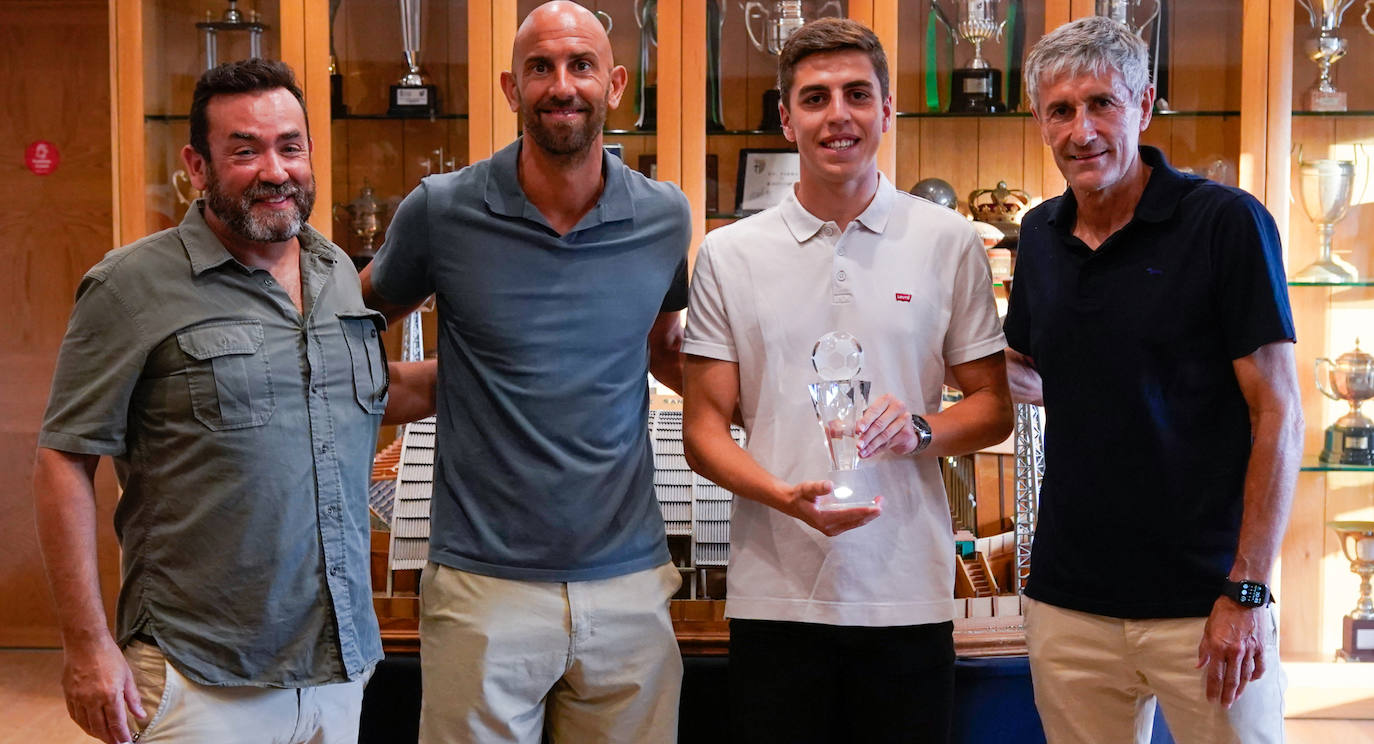 Javier Menéndez Llamazares, Gonzalo Colsa, Íñigo Sáinz-Maza y Quique Setién.