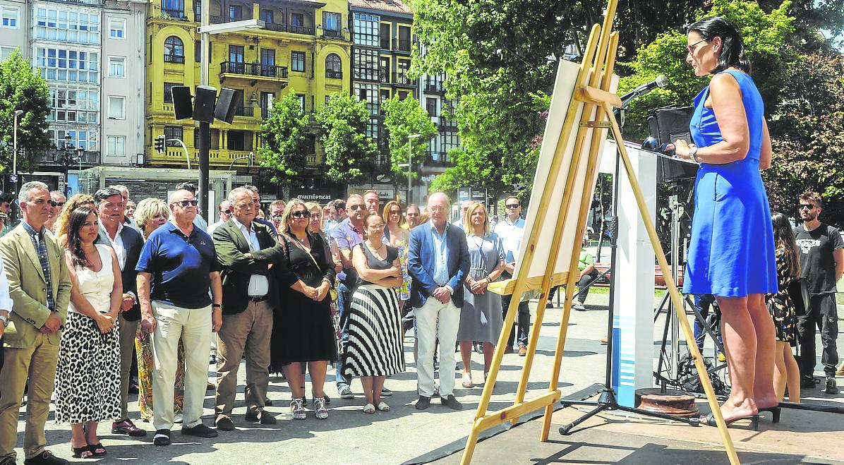 La alcaldesa de Santander, Gema Igual, presidió el acto de homenaje a Miguel Ángel Blanco. 