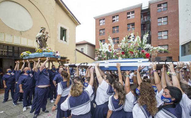 La Virgen del Carmen es especialmente venerada en el Barrio Pesquero.