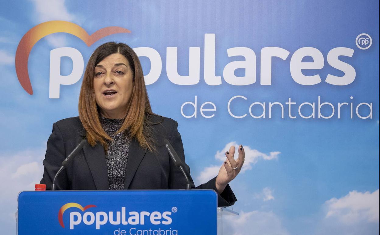 La presidenta del PP cántabro, María José Sáenz de Buruaga.