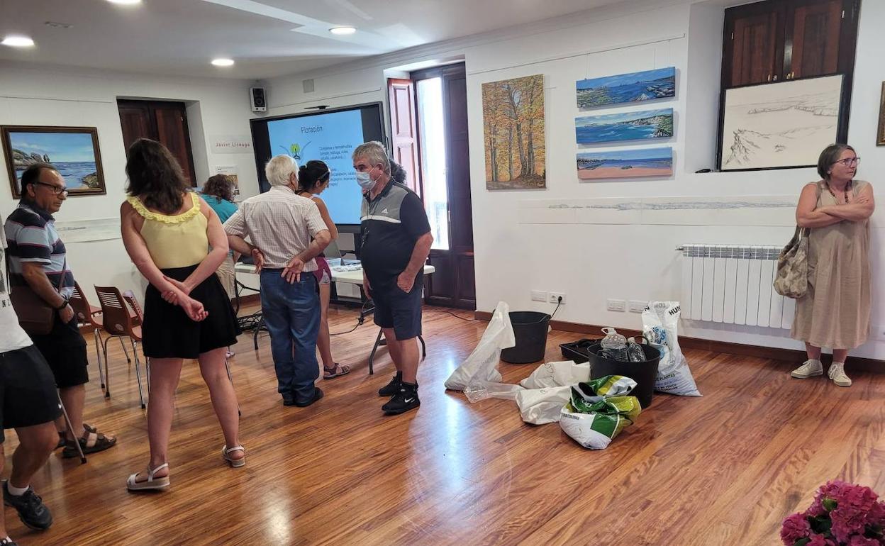 El taller de semillas permitió a los asistentes profundizar en diferentes aspectos relacionados con la práctica ecológica. 