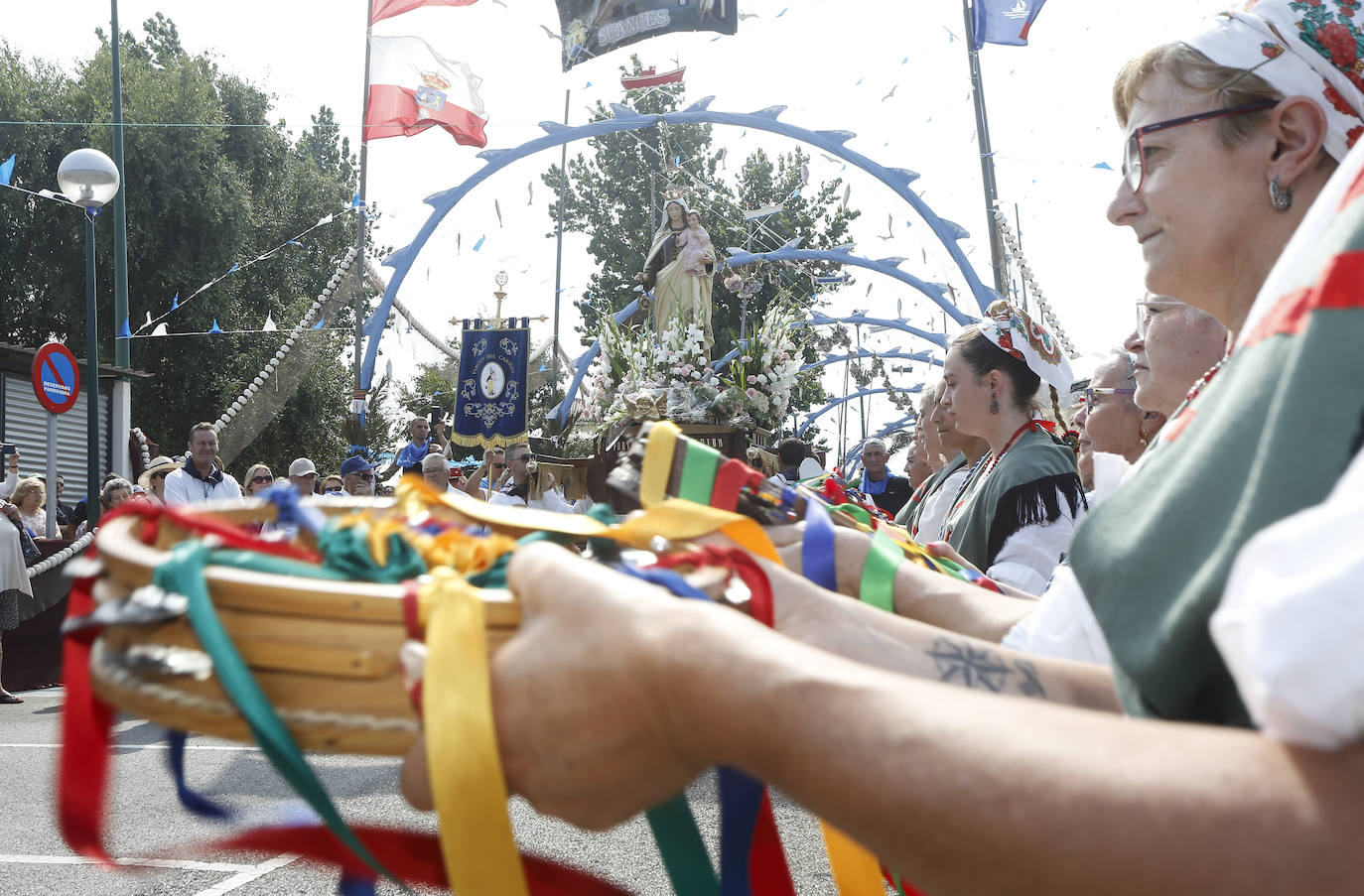 Fotos: Suances vive con emoción la salida de su patrona al mar