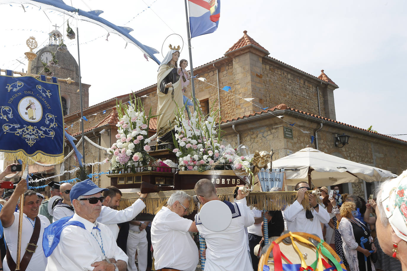 Fotos: Suances vive con emoción la salida de su patrona al mar