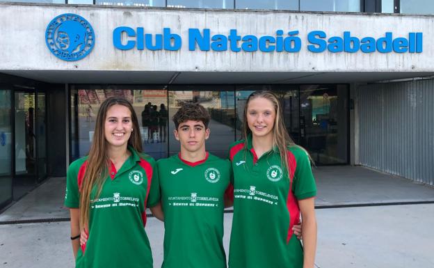 Elia Díaz, Iker Mediavilla y Valeria Povoroznyuk, del CN Torrelavega.