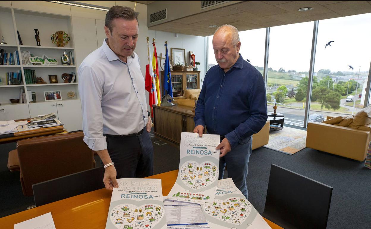 El consejero Guillermo Blanco y el alcalde de Santander, José Miguel Barrio. 