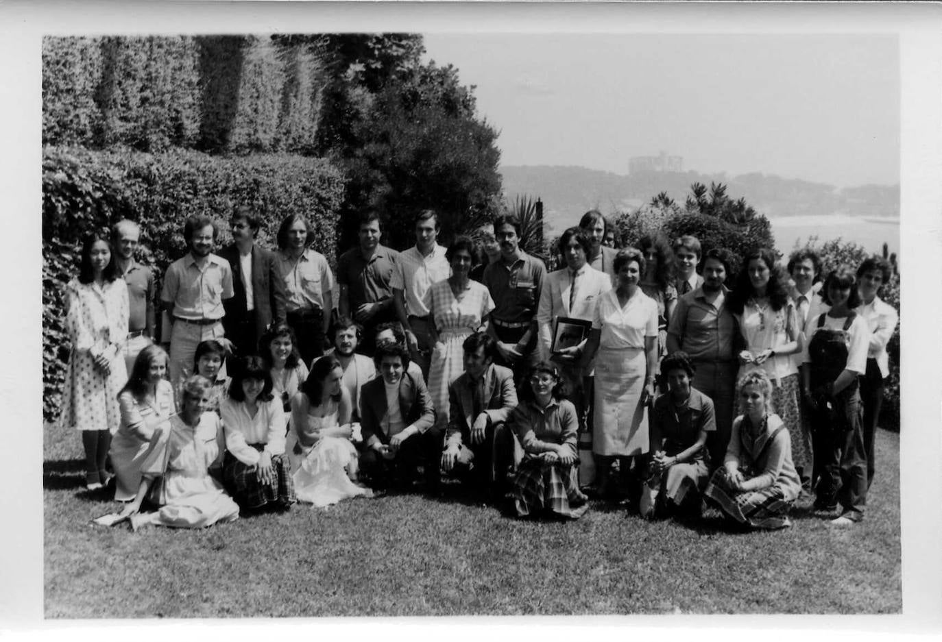 1978. Paloma O’Shea, con los participantes del V Concurso Internacional de Piano de Santander.