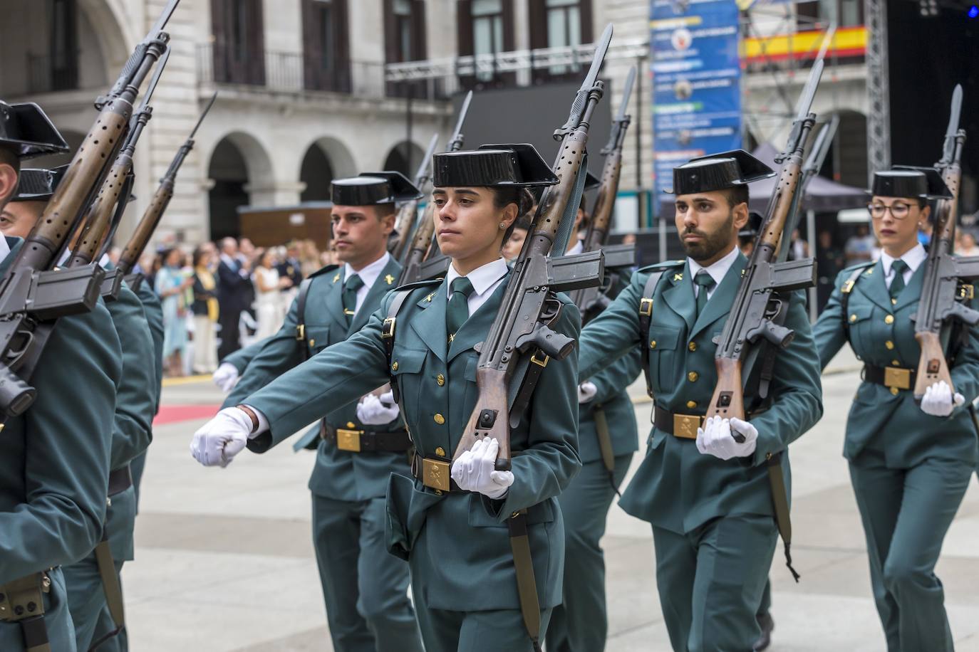 Fotos: La entrega de la bandera de España, en imágenes