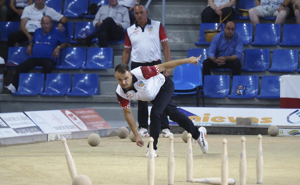 El bolista Óscar González, durante un partido esta temporada.