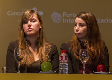 Imagen secundaria 1 - Lucía y Cecilia, hijas de Jesús, desarrollan un papel fundamental en la empresa. A la derecha, el Bíter bio Somarroza. Alberto Aja