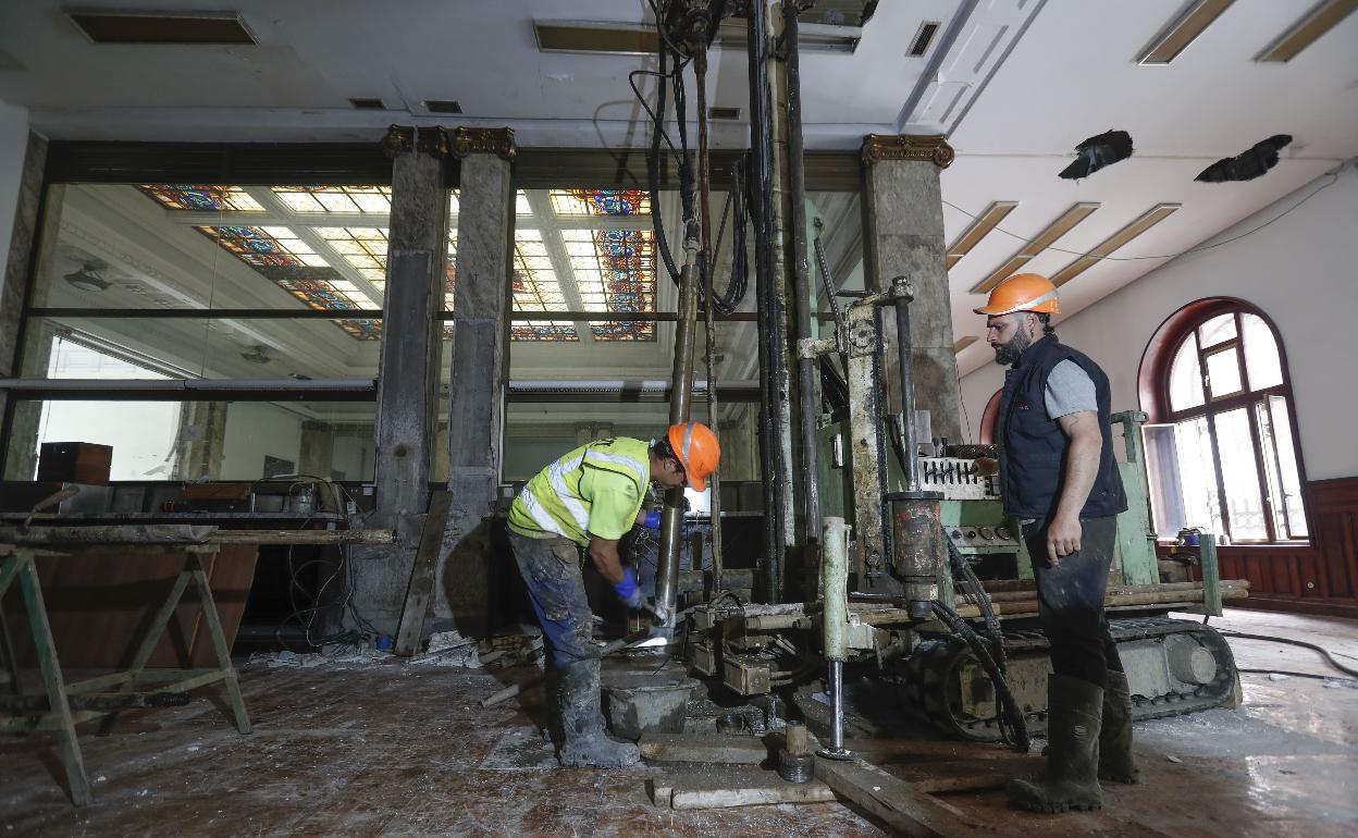 Imagen de los trabajos realizados en mayo en el interior de la antigua sede del Banco de España.