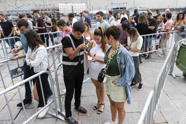 El público santanderino, entregado al rockero de Bilbao