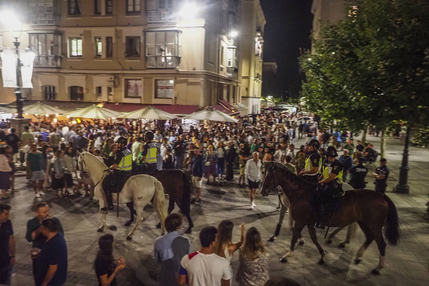 Fotos: Noche vigilada a caballo en Santander