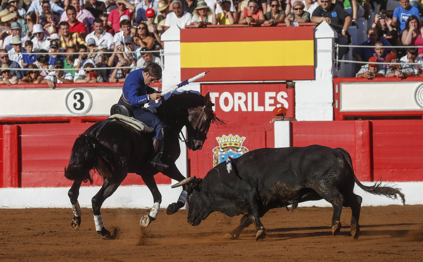 Fotos: El rejoneo toma Cuatro Caminos