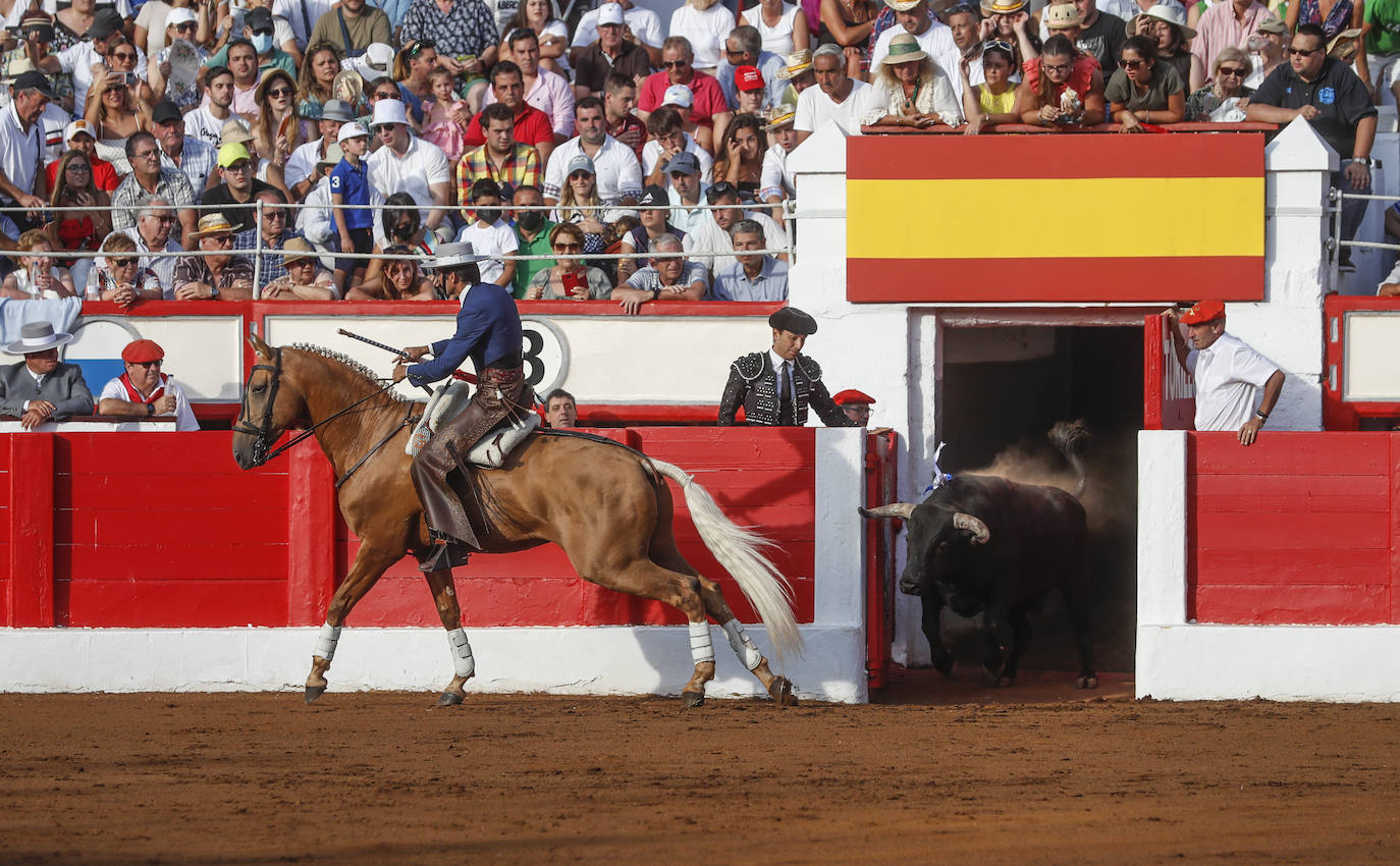 Fotos: El rejoneo toma Cuatro Caminos