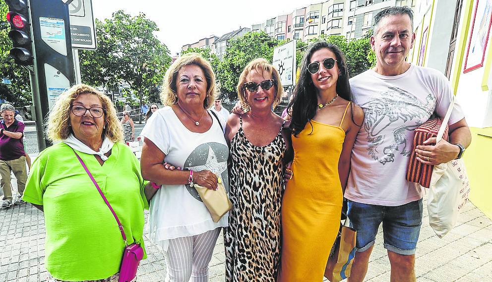 Belén Agüero, Luisa Sainz, Maribel Herrera, Laura Gutiérrez y Guillermo Gutiérrez.