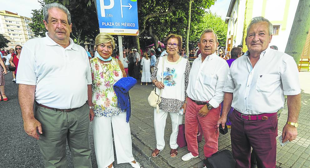 Fernando Movellán, María de los Ángeles Saiz, María de los Ángeles Lebaniegos, José Andrés Navarro y Carmelo Movellán.