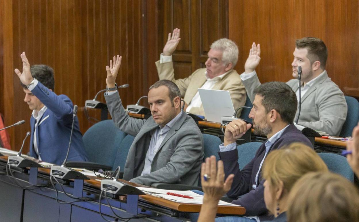 La oposición vota a favor de la Comisión de Investigación 