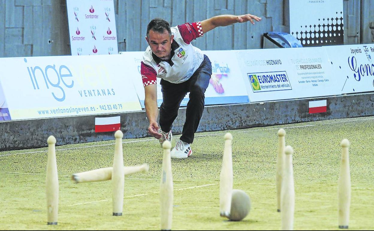 Óscar González lidera el Campeonato de Cantabria con una ventaja de veinte bolos sobre sus inmediatos perseguidores.