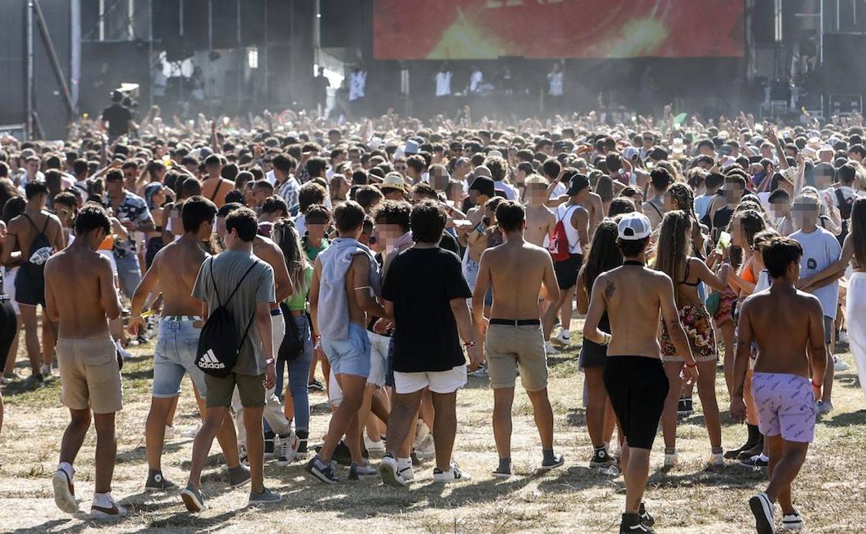 Unos 12.000 jóvenes se dieron cita este domingo en el festival de reguetón que se celebró en la campa de La Magdalena