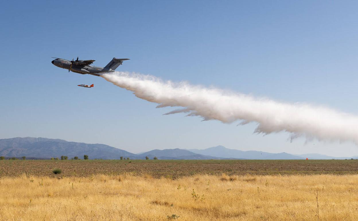 El avión A400M durante las pruebas del kit anti incendios. 