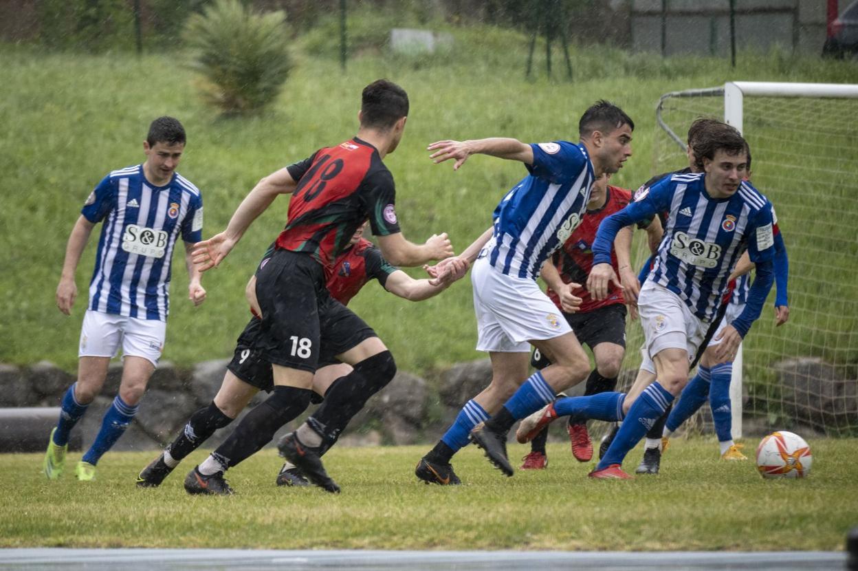 Héctor Tirado, a la izquierda, junto a Basurto, a la derecha. 