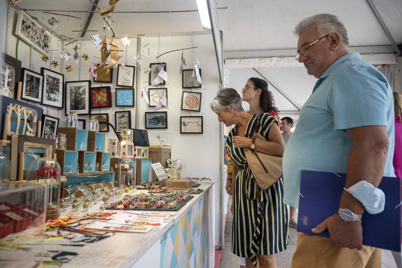 Fotos: La Feria de Artesanía regresa a la Plaza Porticada con 34 propuestas