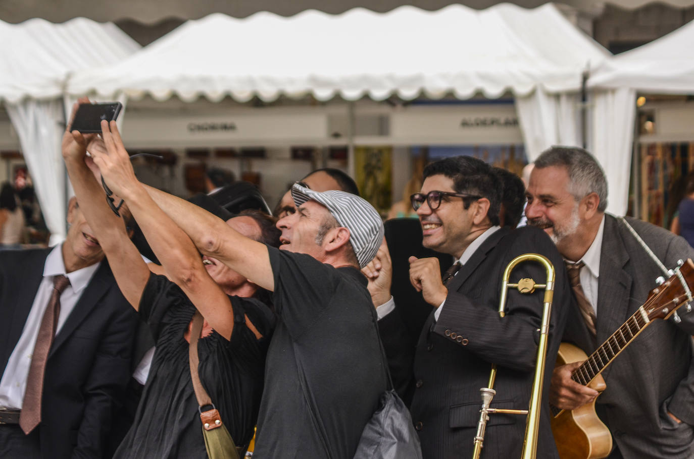 Fotos: La Feria de Artesanía regresa a la Plaza Porticada con 34 propuestas