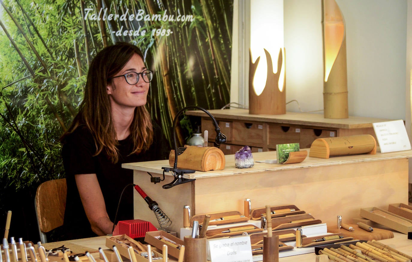 Fotos: La Feria de Artesanía regresa a la Plaza Porticada con 34 propuestas