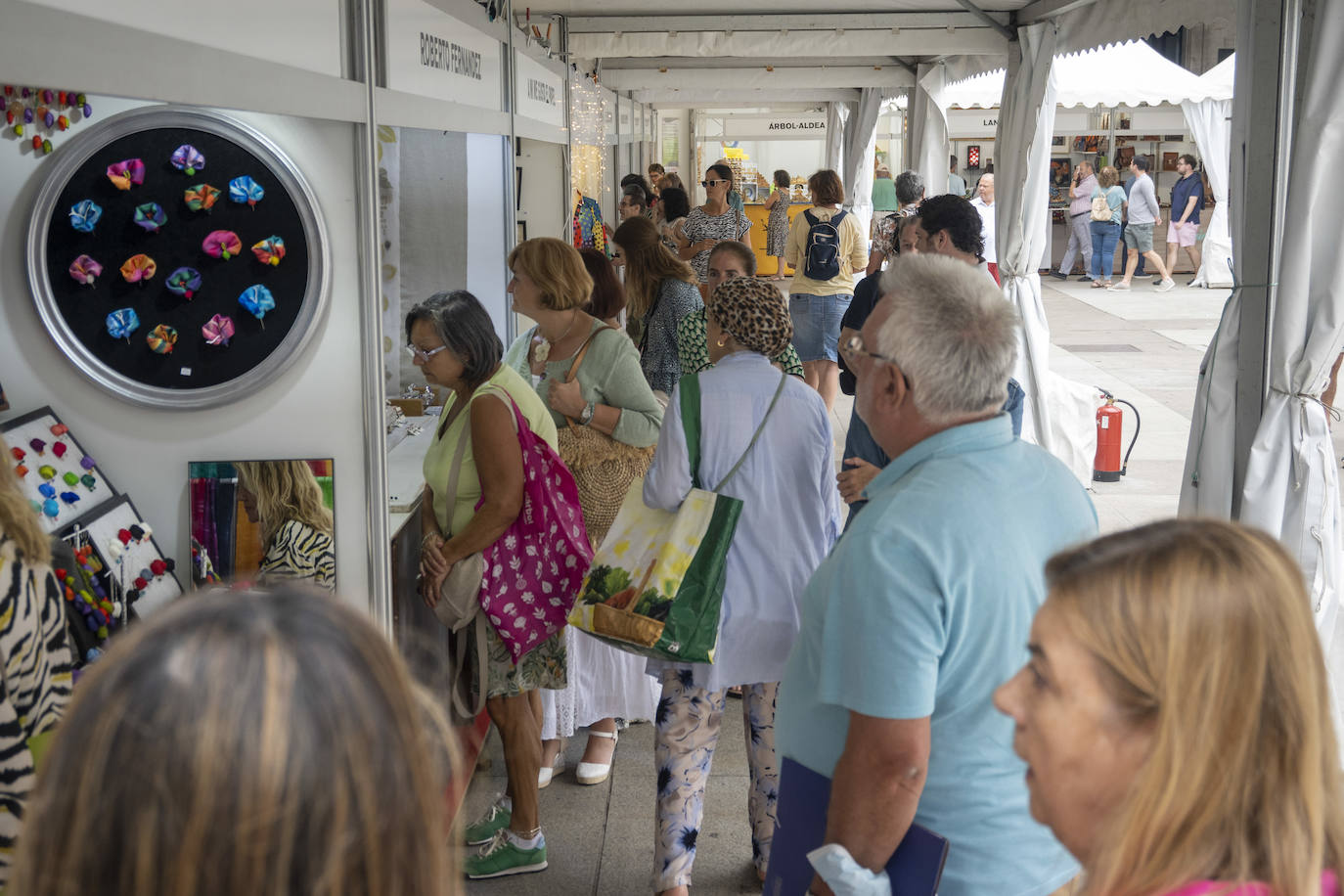 Fotos: La Feria de Artesanía regresa a la Plaza Porticada con 34 propuestas