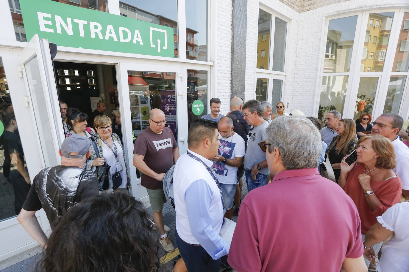 Fotos: Imágenes de la Feria de Antigüedades de Torrelavega