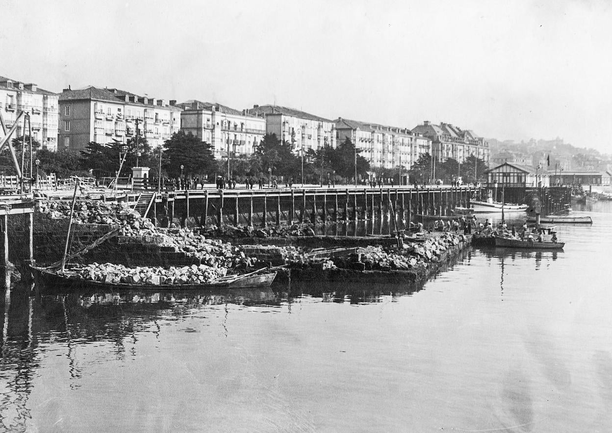 Vista de la construcción del Palacete del Embarcadero (1928) a cargo de la Autoridad Portuaria. 