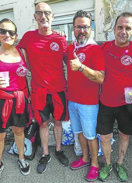 Imagen - Álvarez, con amigos en la Semana Grande.