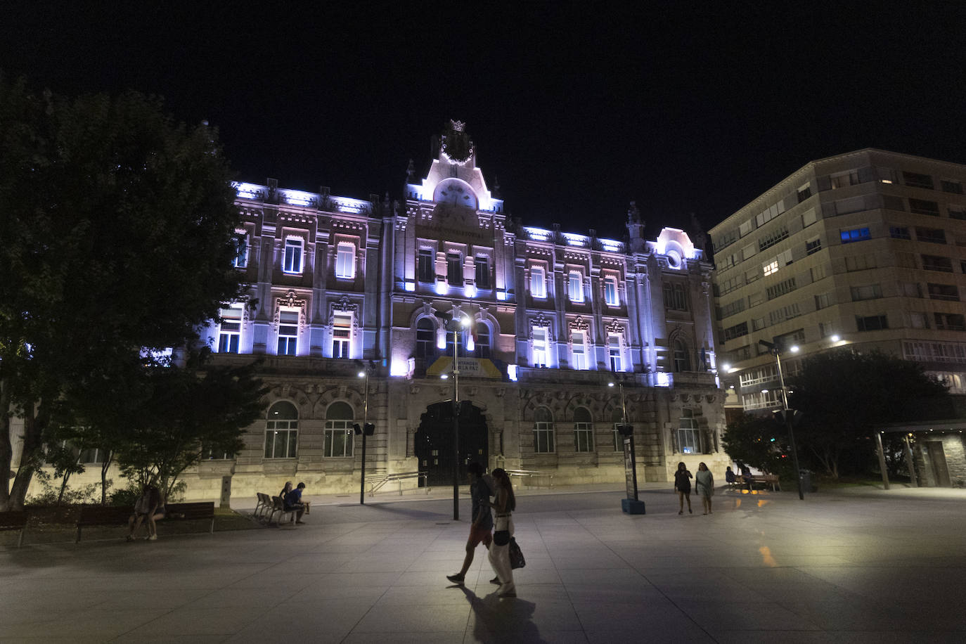 Fotos: Edificios emblemáticos de Santander, tras la entrada en vigor del Plan de Ahorro Energético