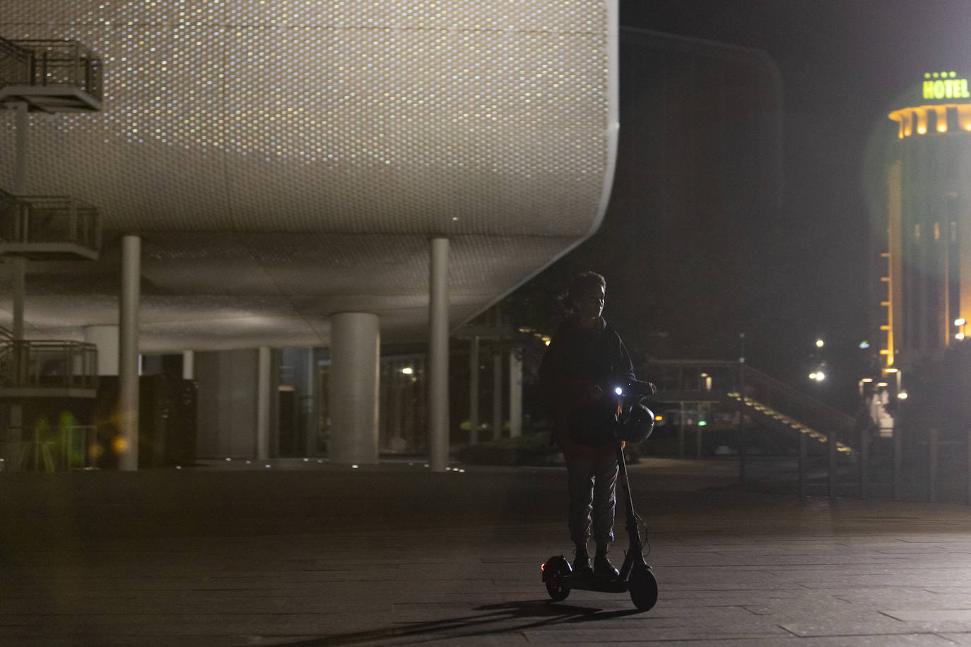 Fotos: Edificios emblemáticos de Santander, tras la entrada en vigor del Plan de Ahorro Energético