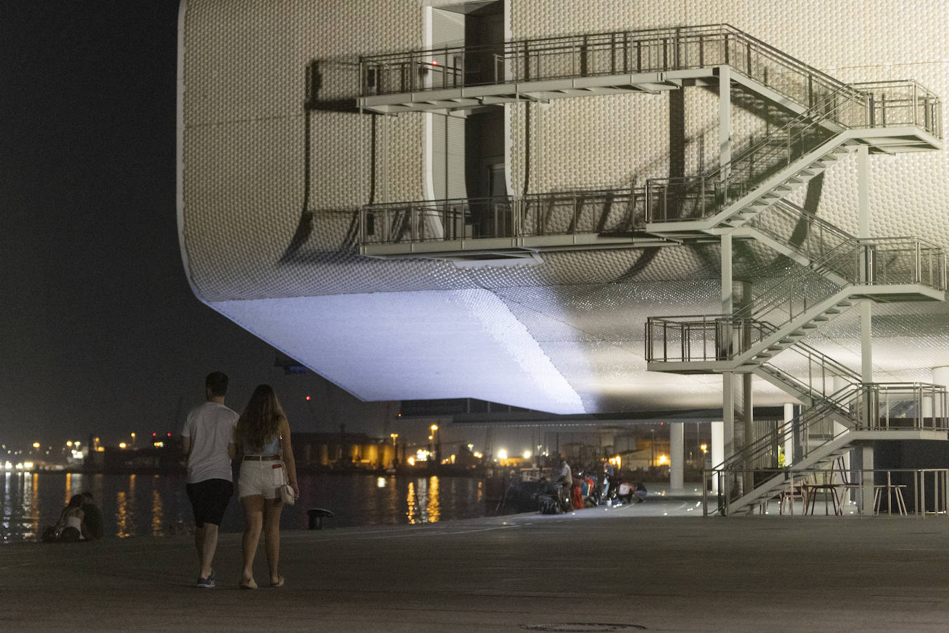 Fotos: Edificios emblemáticos de Santander, tras la entrada en vigor del Plan de Ahorro Energético