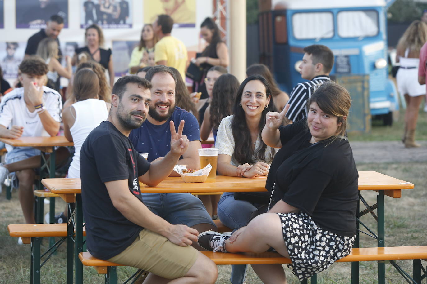 Las mejores imágenes de los artistas que este jueves protagonizaron la primera jornada del festival Vive la Feria de Torrelavega. Omar Montes puso el broche de oro a una noche en la que también pisaron el escenario Robledo, Danny Romero y el grupo Lérica.