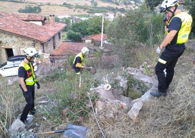 Imagen secundaria 1 - Otra vaca salvada por el 112 en un verano intenso en rescates de animales