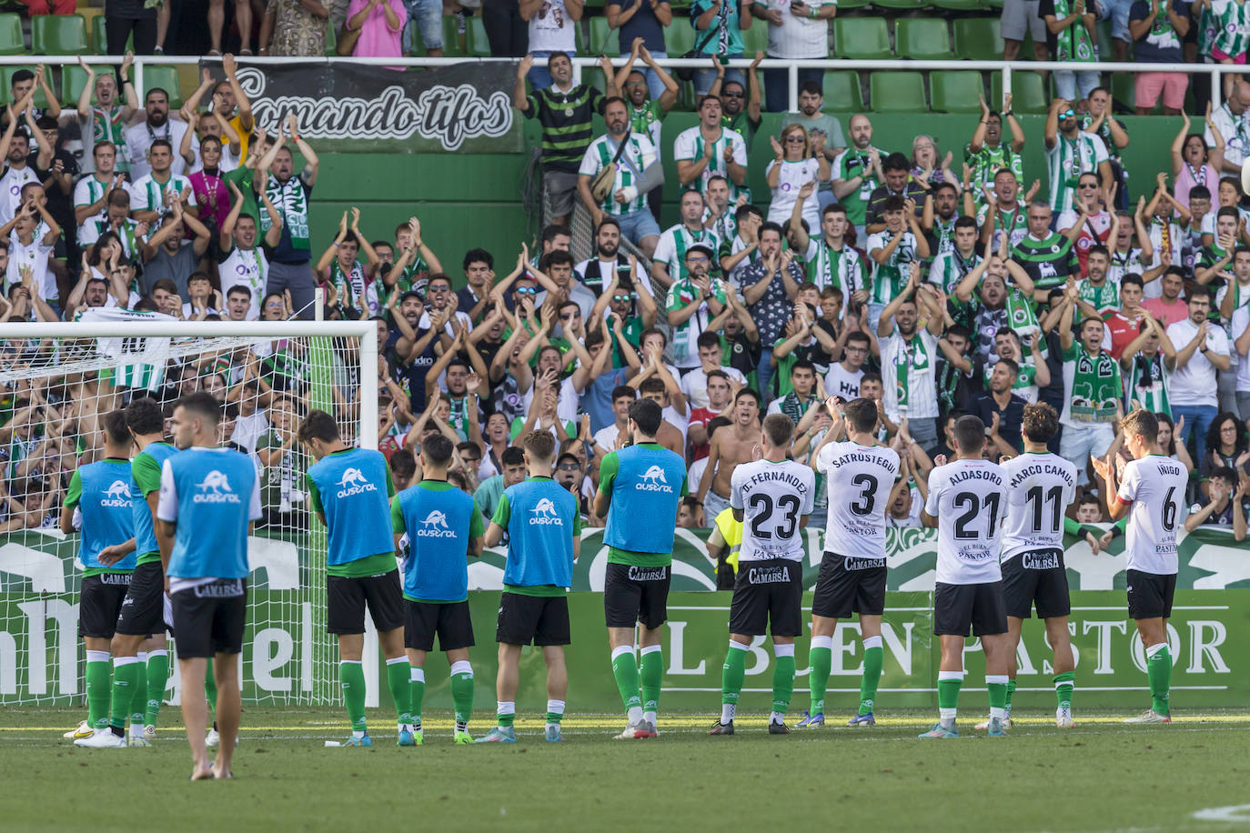 Fotos: El Villarreal castiga al Racing en el tiempo añadido