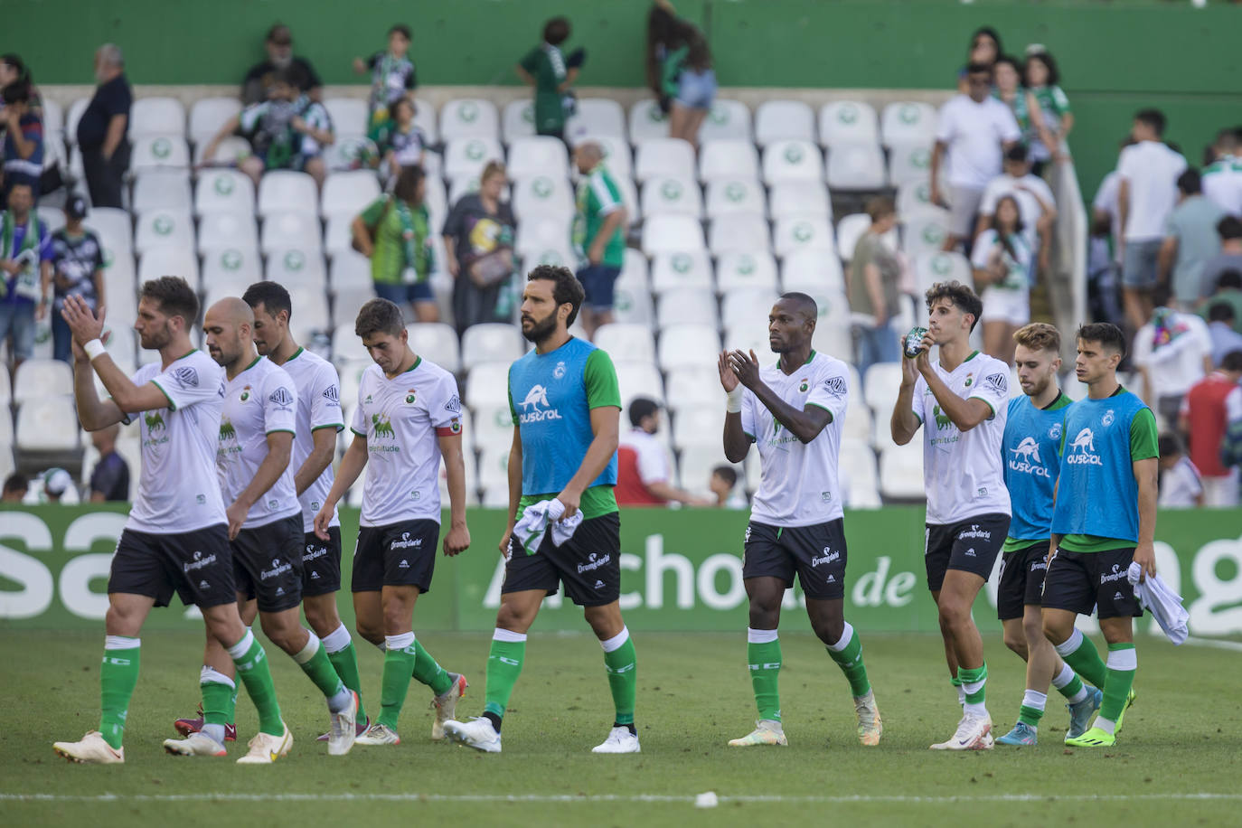 Fotos: El Villarreal castiga al Racing en el tiempo añadido