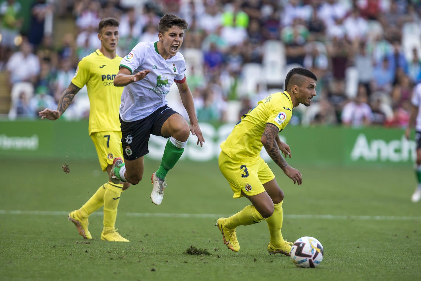 Fotos: El Villarreal castiga al Racing en el tiempo añadido