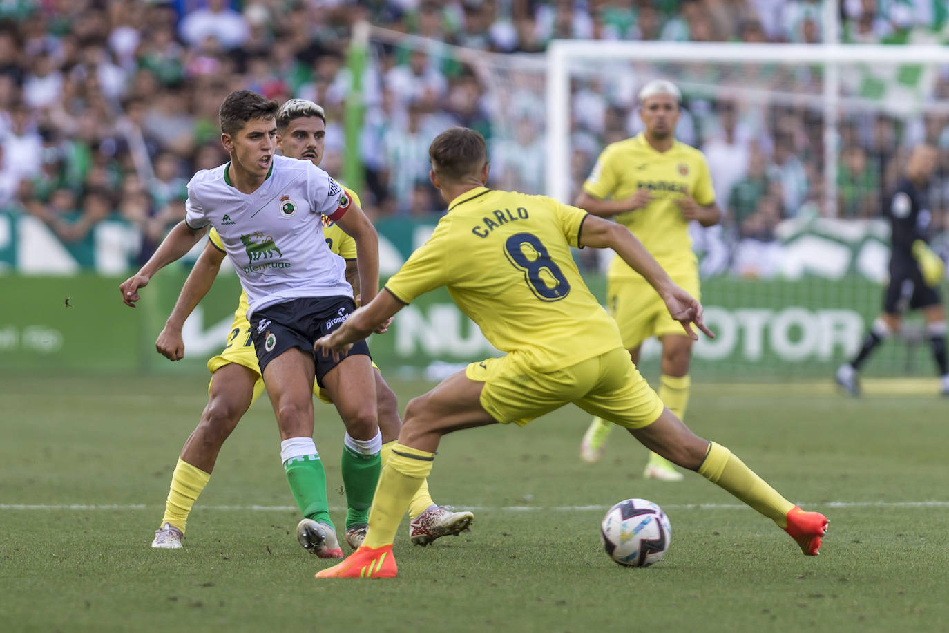 Fotos: El Villarreal castiga al Racing en el tiempo añadido