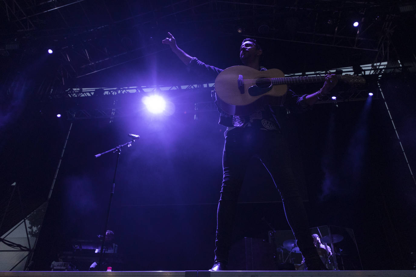 Cerca de ocho mil personas asistieron en La Lechera a los conciertos del sábado, la tercera jornada del festival Vive la Feria.