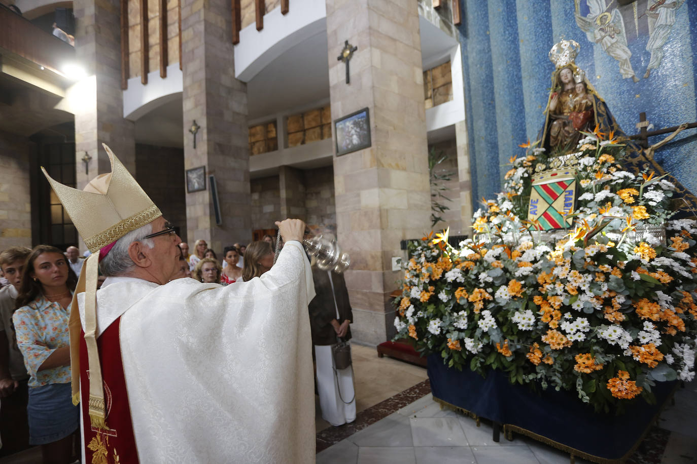 Fotos: Miles de personas siguieron la procesión de la Virgen Grande