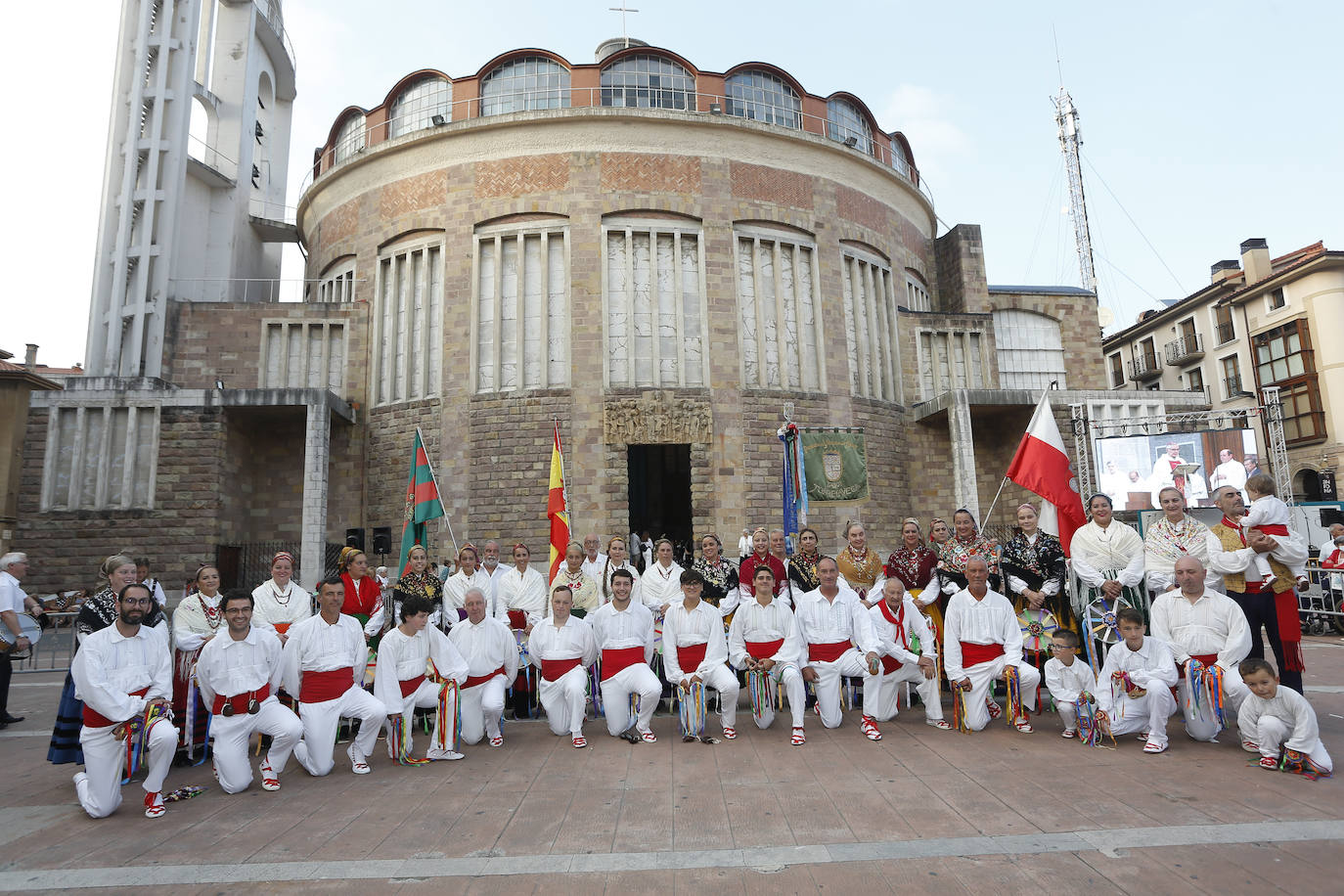 Fotos: Miles de personas siguieron la procesión de la Virgen Grande