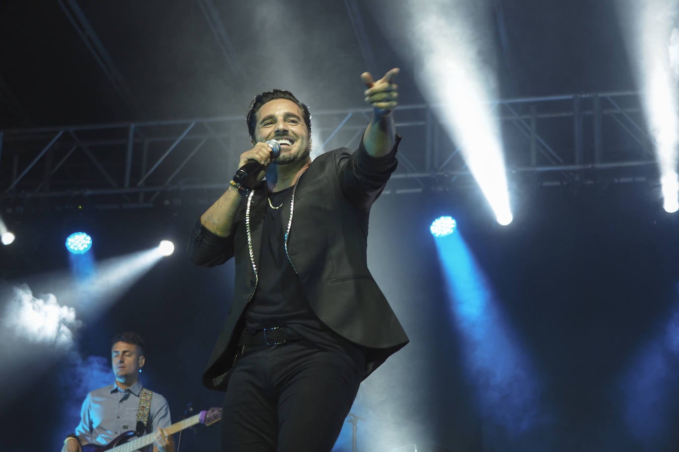 Fotos: Las imágenes del concierto que Bustamante ofreció anoche en Solares