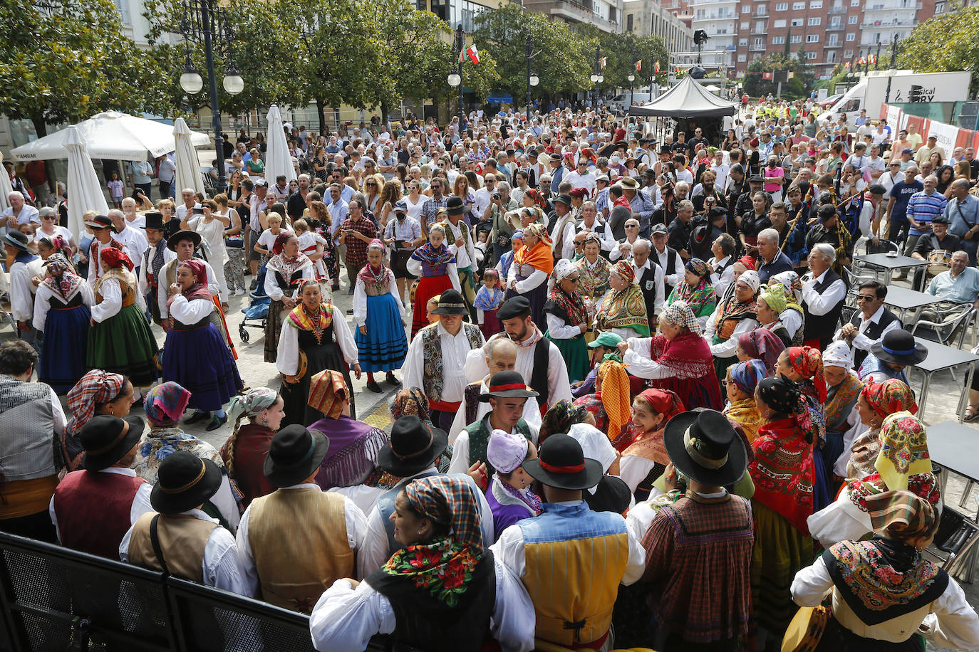 Fotos: El folclore reina en el día grande de las fiestas